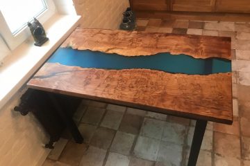 Обеденный стол река
